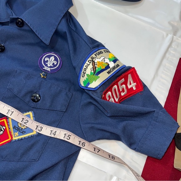 BOY SCOUTS blue UNIFORM SHIRT PATCHES HAT gerald R ford wolf bobcat unit 2005, M - Picture 8 of 15